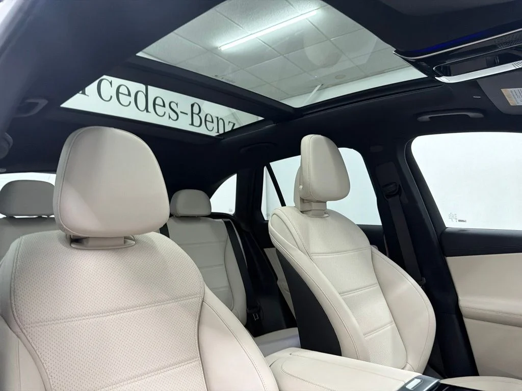 New 2027 White Mercedes-Benz GLC 300 image 27