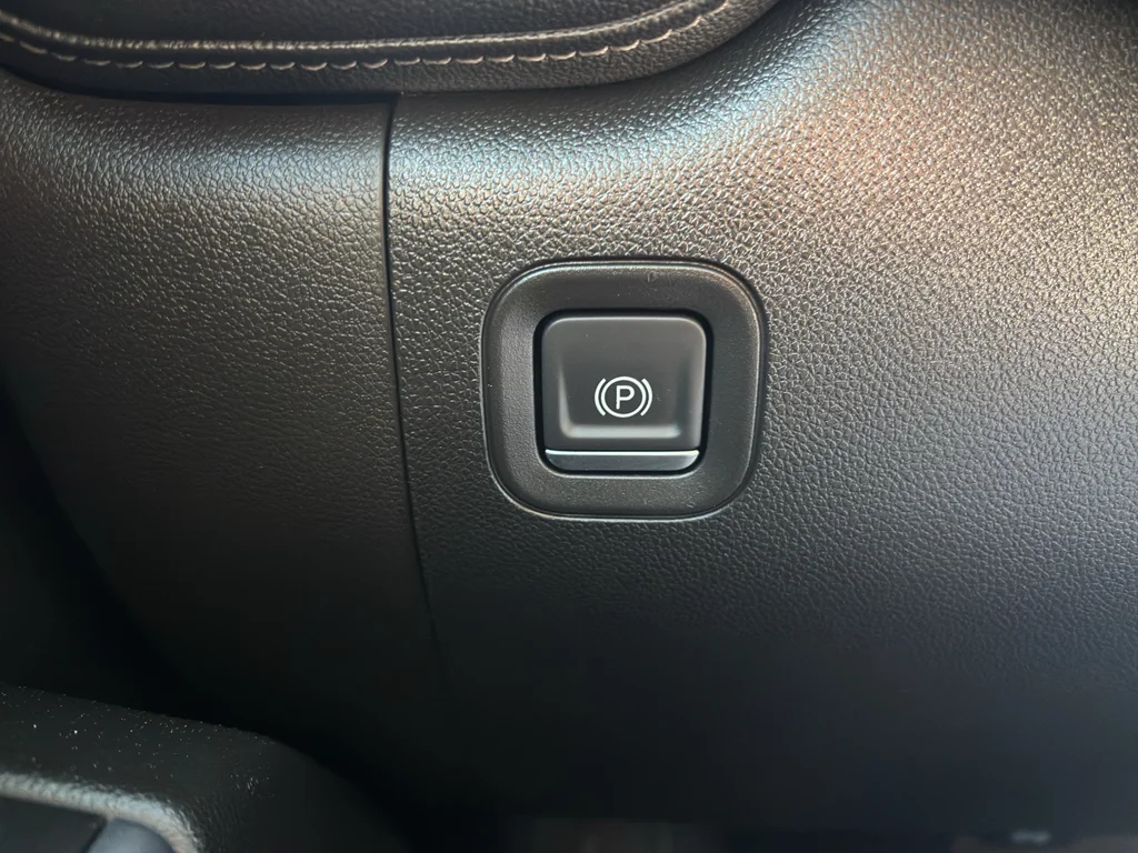 Used 2022 Summit White Chevrolet LT image 10