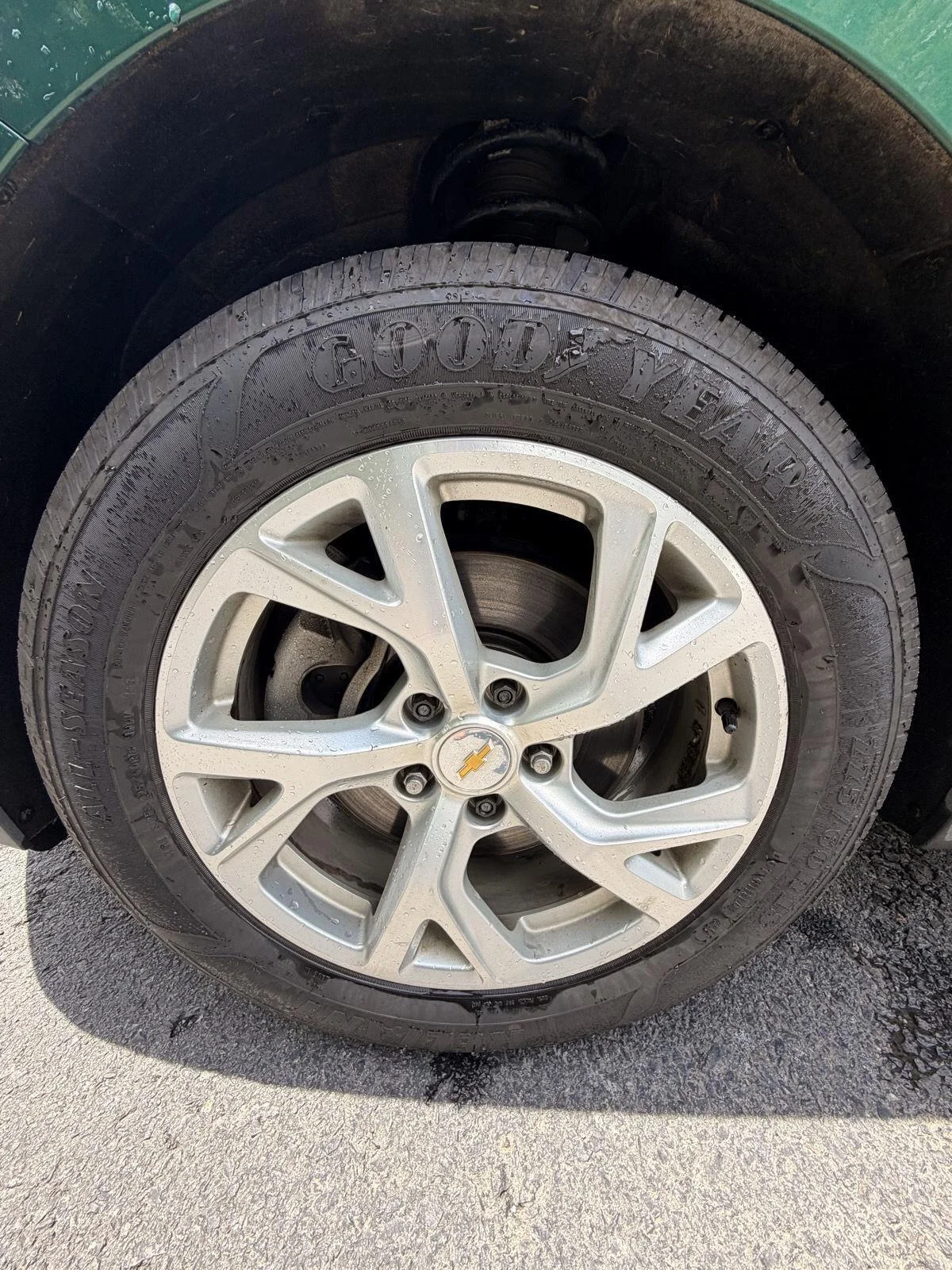 Used 2018 IVY METALLIC CHEVROLET TRUCK LT image 9