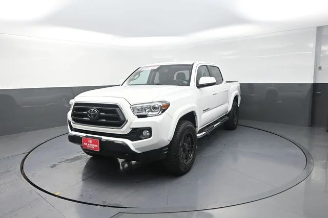 Used 2022 White Toyota SR5 image 34