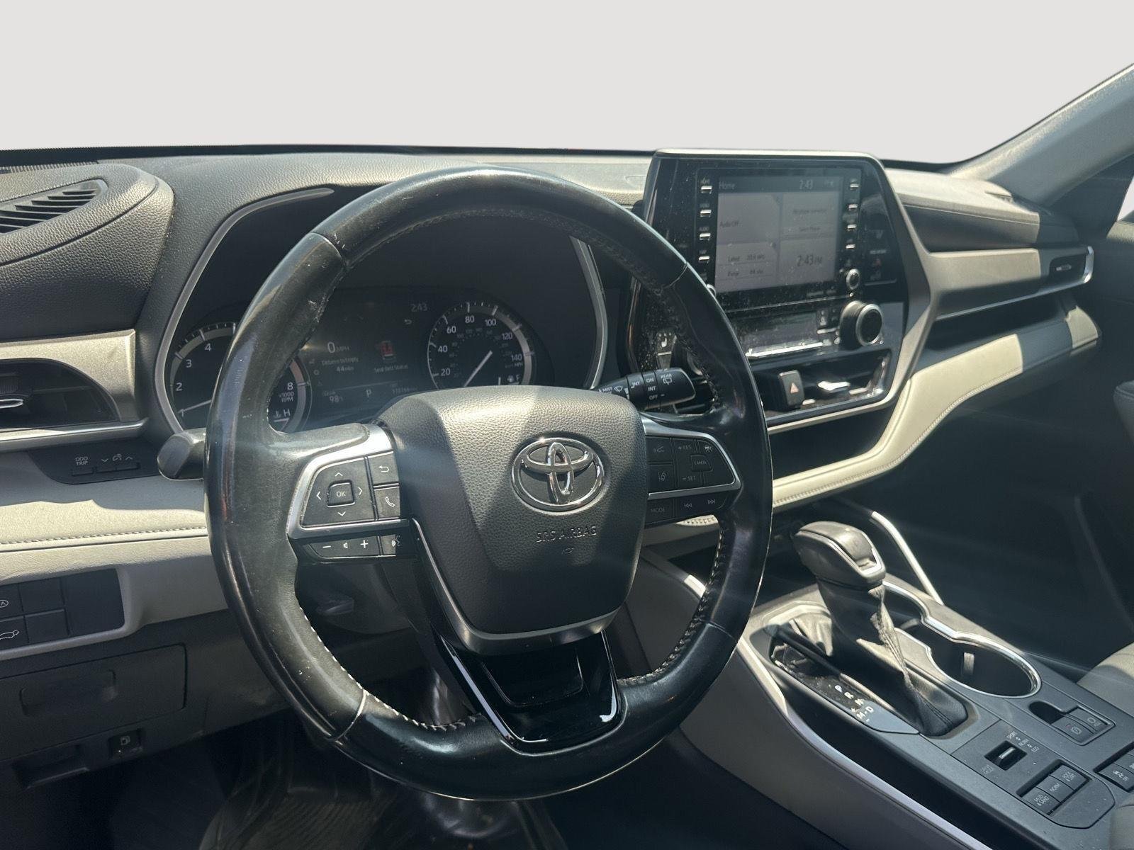 Used 2021 Midnight Black Metallic Toyota XLE image 11