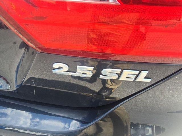 Used 2012  Volkswagen SEL image 8