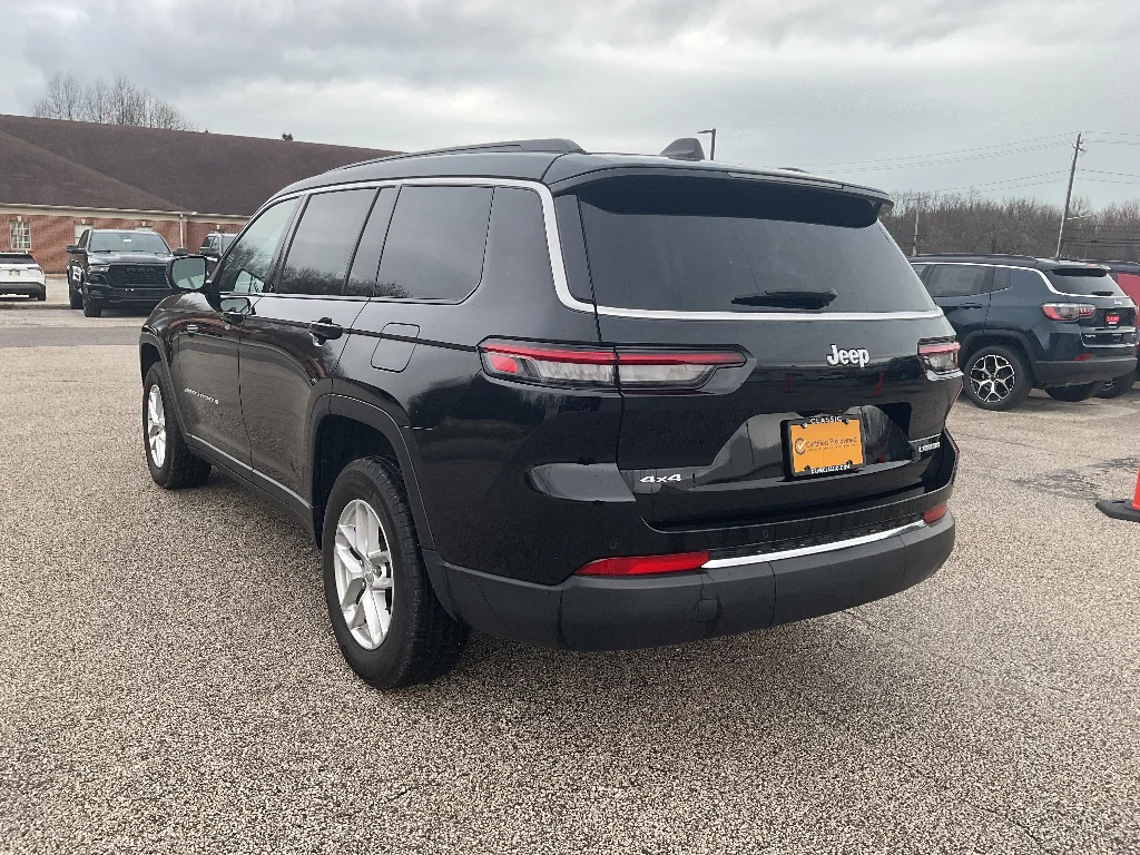 Certified Used 2024 Diamond Black Crystal Pearl Coat Jeep Laredo X image 5