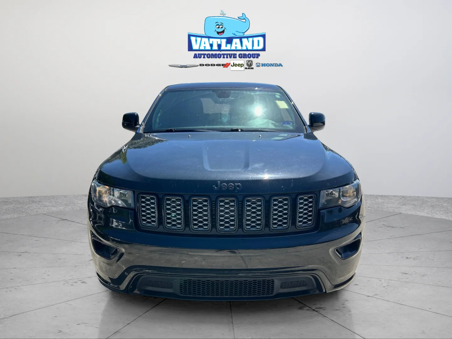 Used 2018 Diamond Black Jeep Altitude image 21