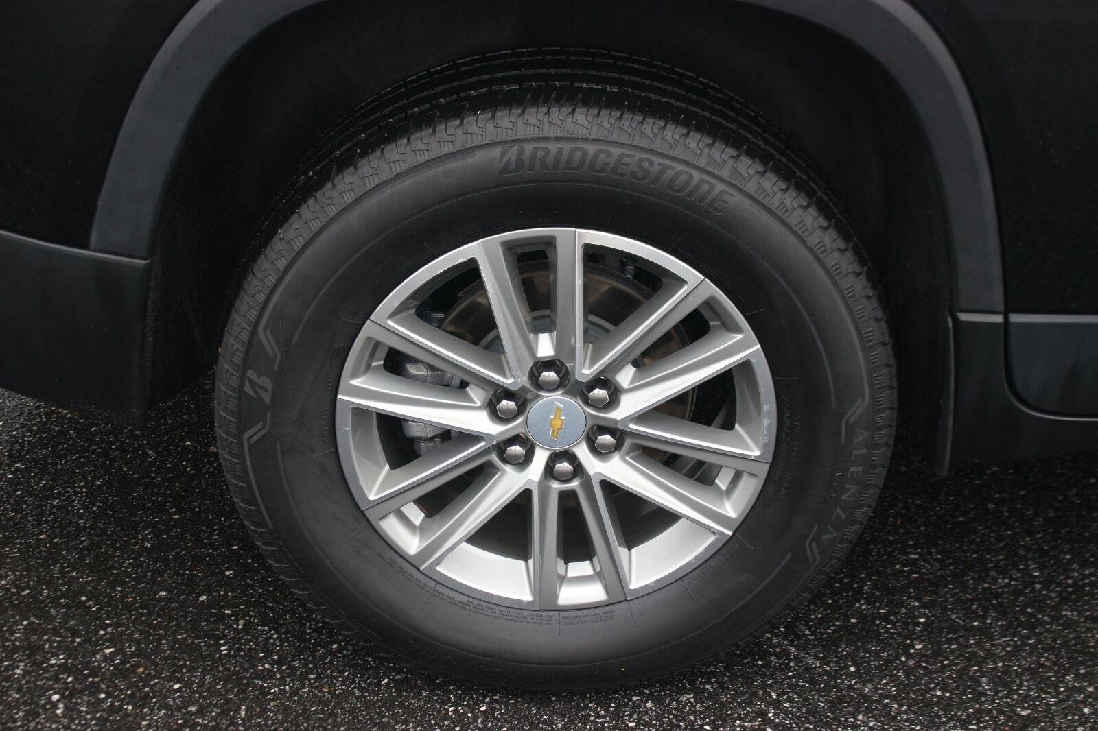 Used 2023 Mosaic Black Metallic Chevrolet LT Cloth image 38