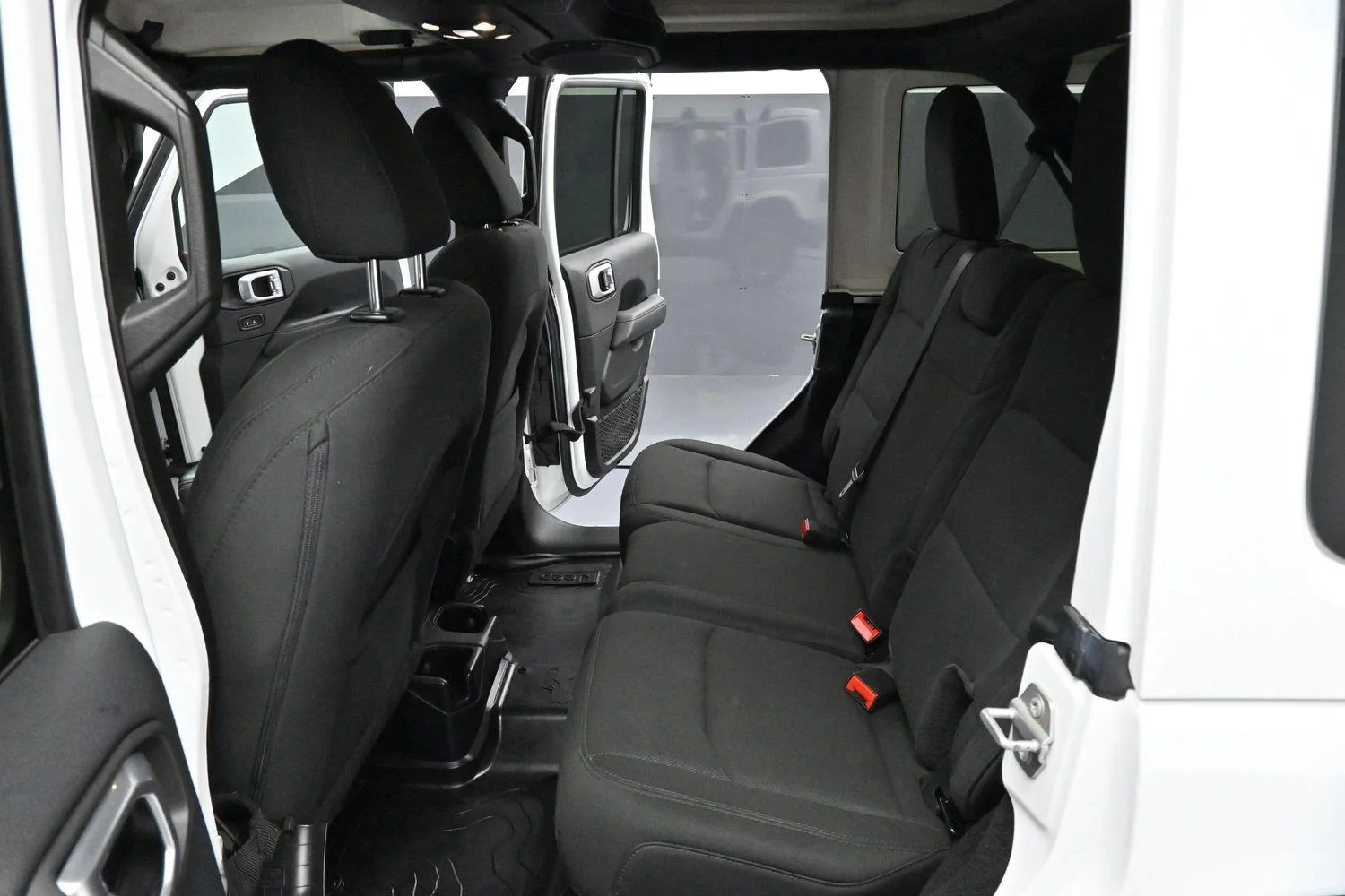 Used 2019 Bright White Clearcoat Jeep Sahara image 26