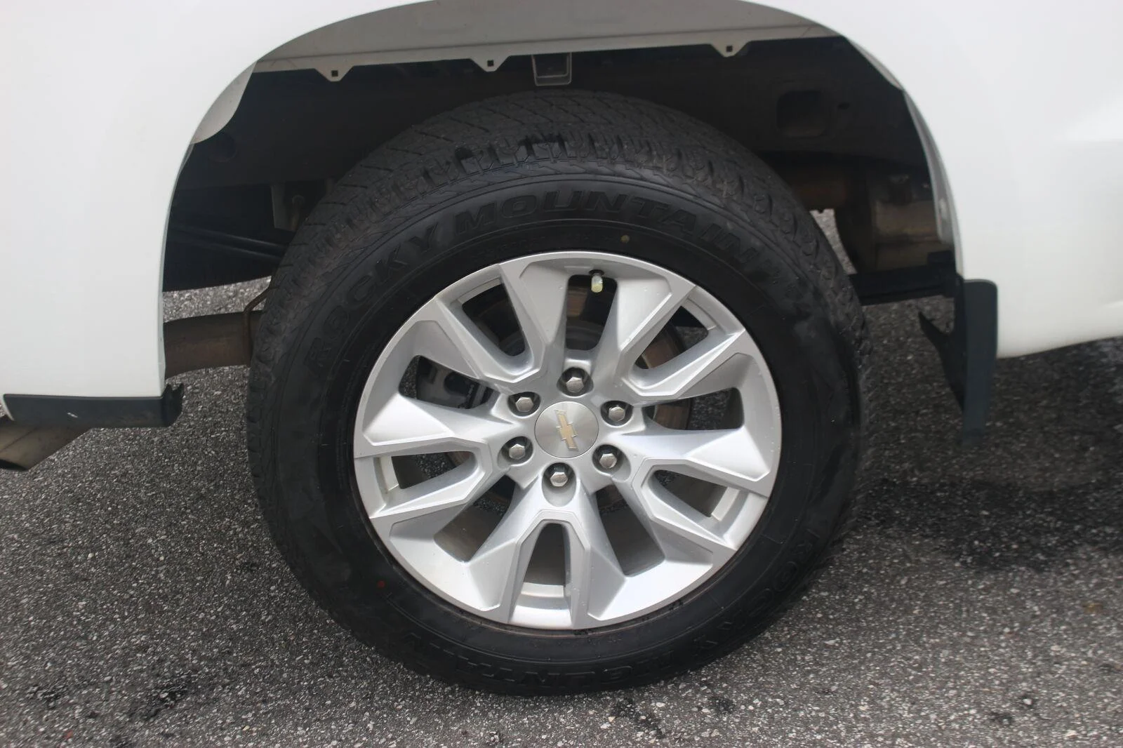 Used 2022 Summit White Chevrolet Custom image 31
