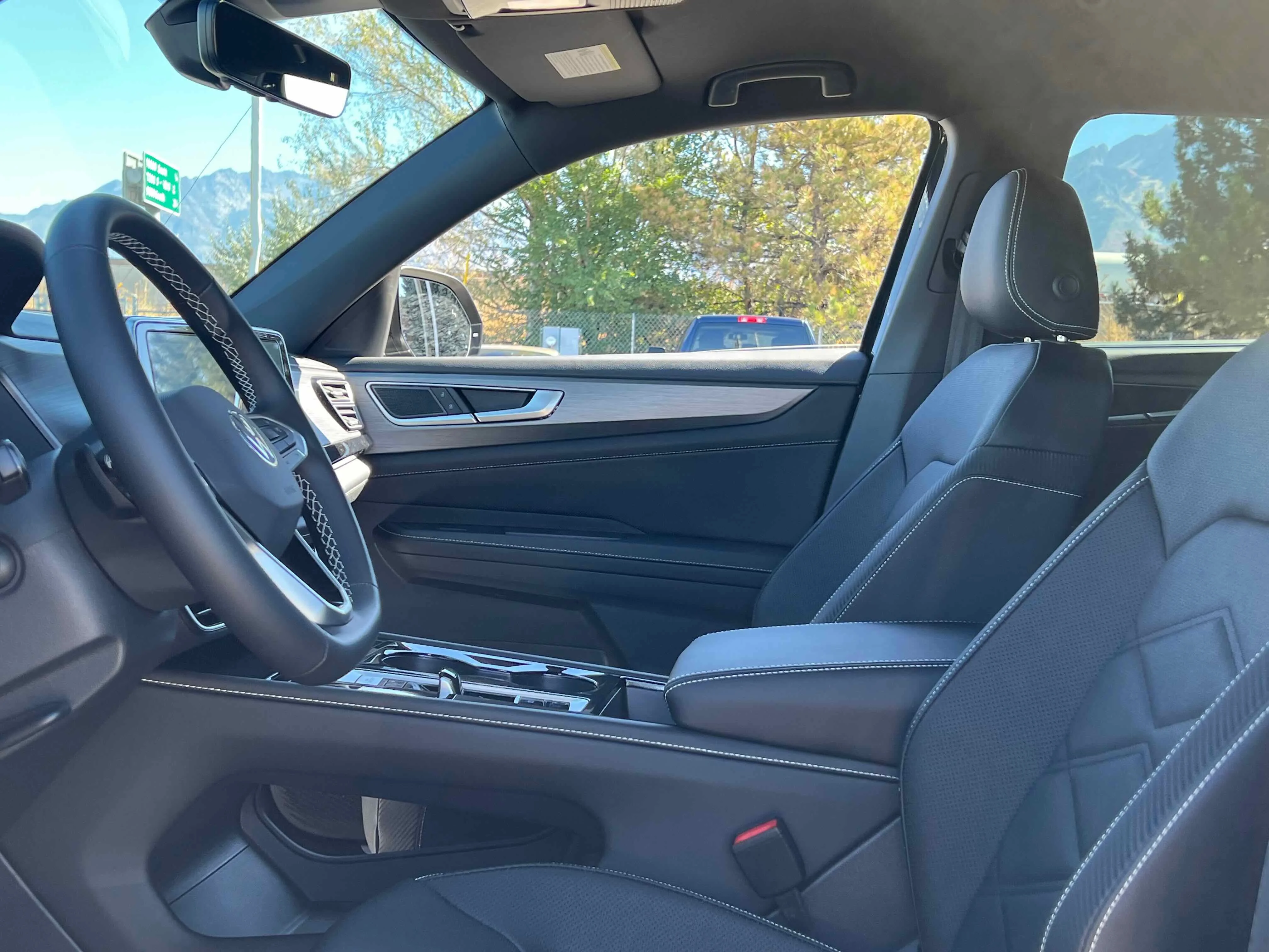 New 2026 Deep Black Volkswagen 2.0T SE w/Technology image 17