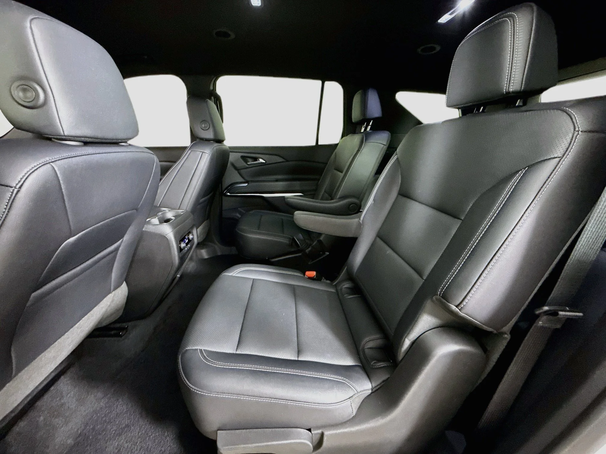 Used 2025 Iridescent Pearl Tricoat Chevrolet LT image 26
