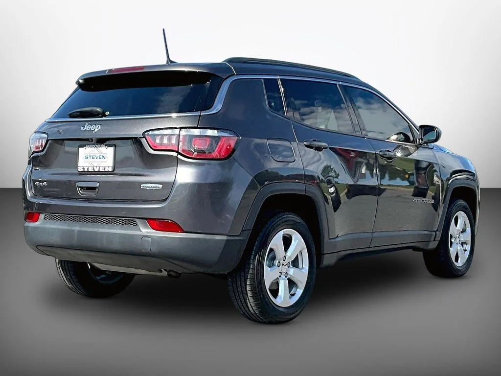 Used 2019 Crystal Metallic Jeep Latitude image 6