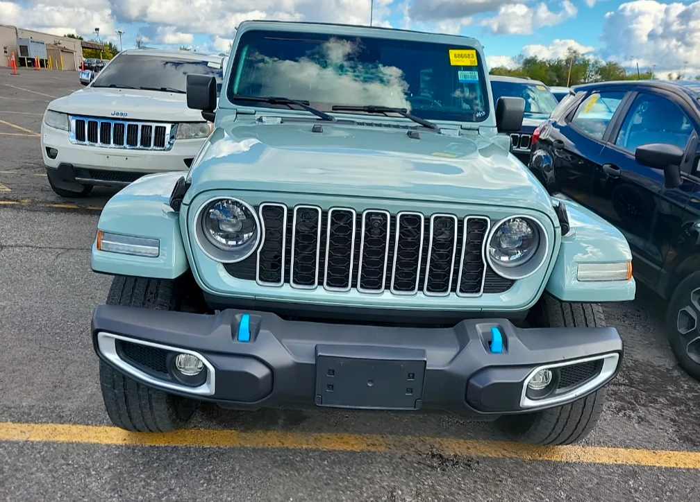 Used 2024  Jeep Sahara 4xe image 16