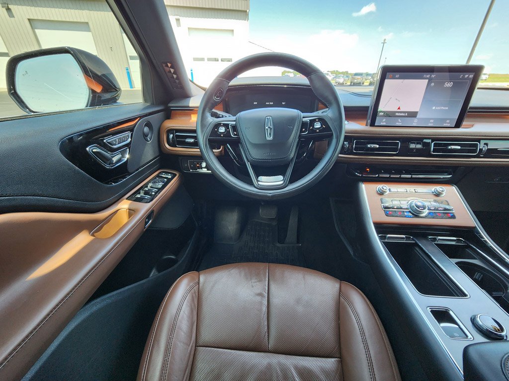 Used 2020 Infinite Black Metallic Lincoln Reserve image 30