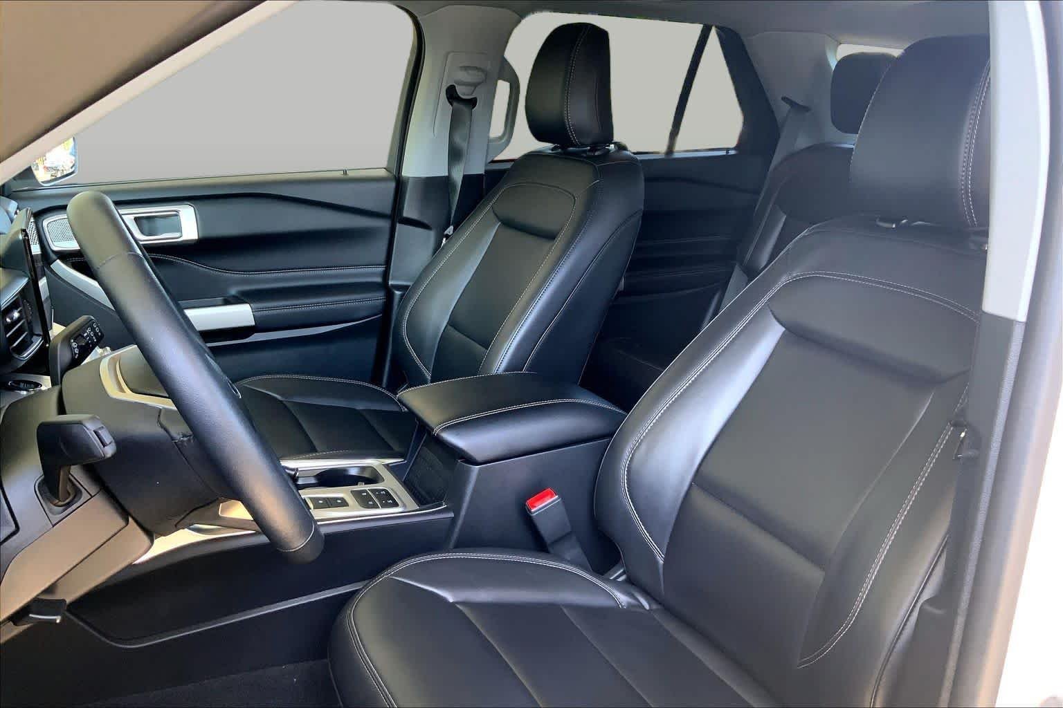 Used 2023 Star White Metallic Tri-Coat Ford XLT image 8