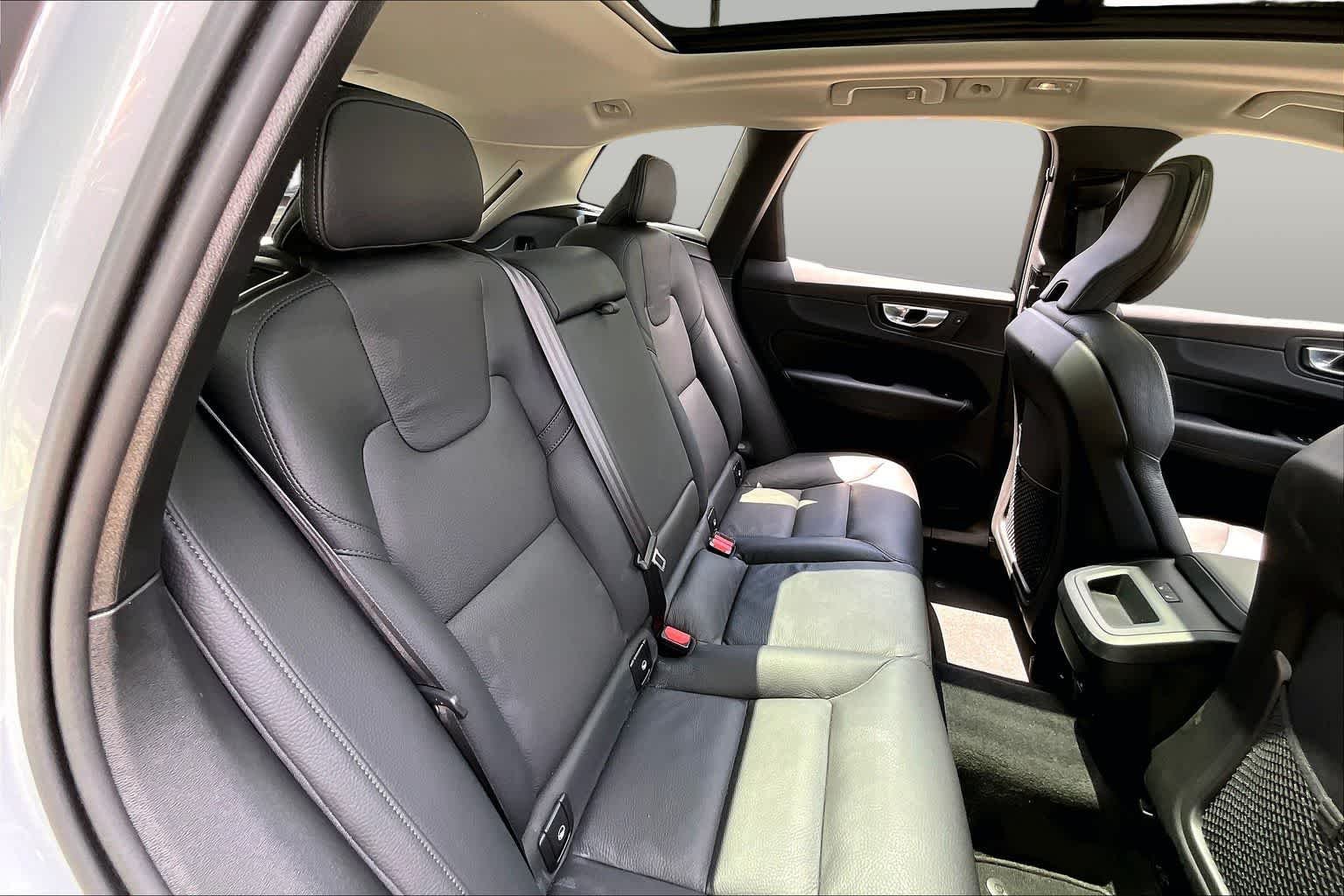 Used 2025 Vapour Grey Metallic Volvo Plus image 21