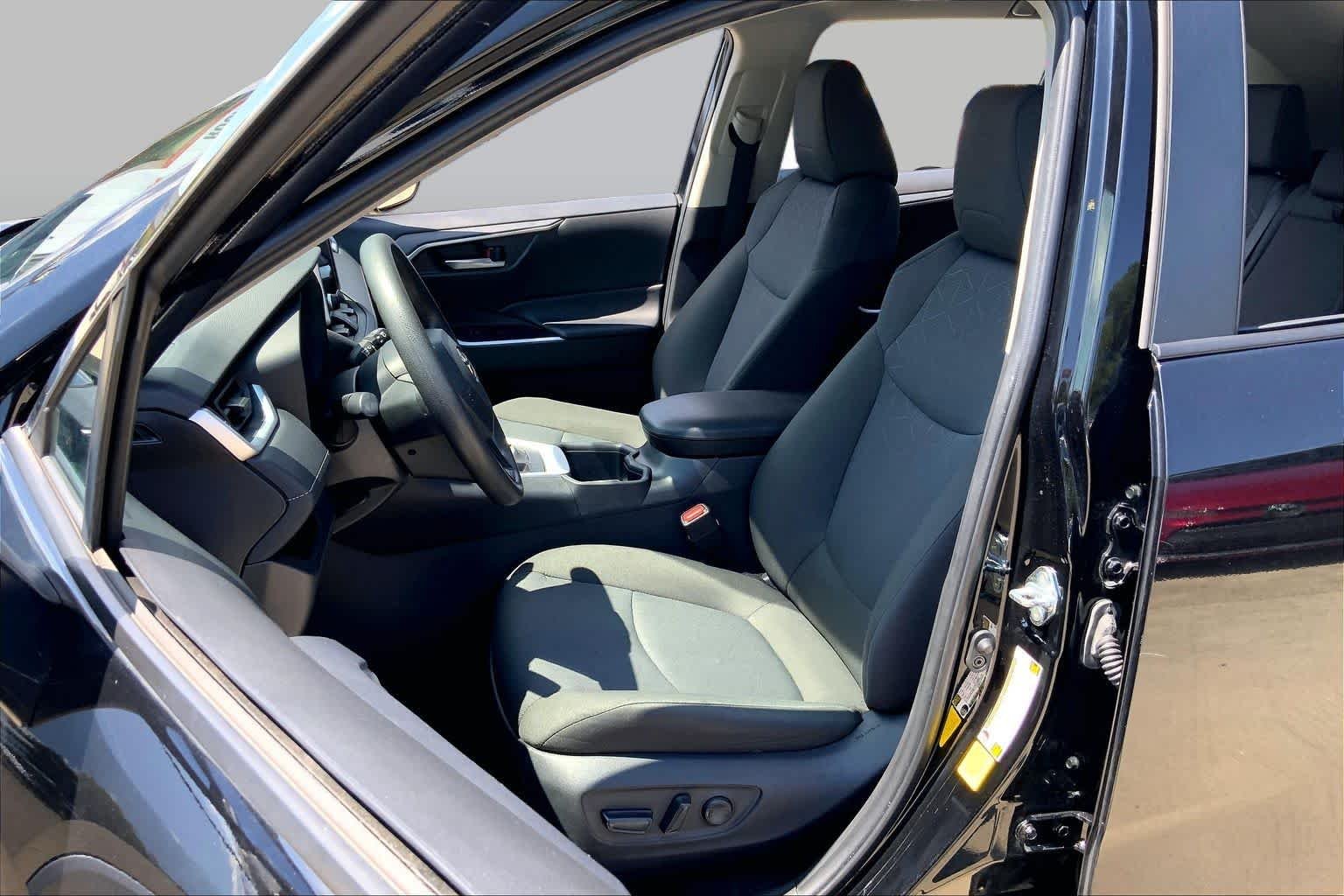 Pre-Owned 2025 Toyota RAV4 XLE
