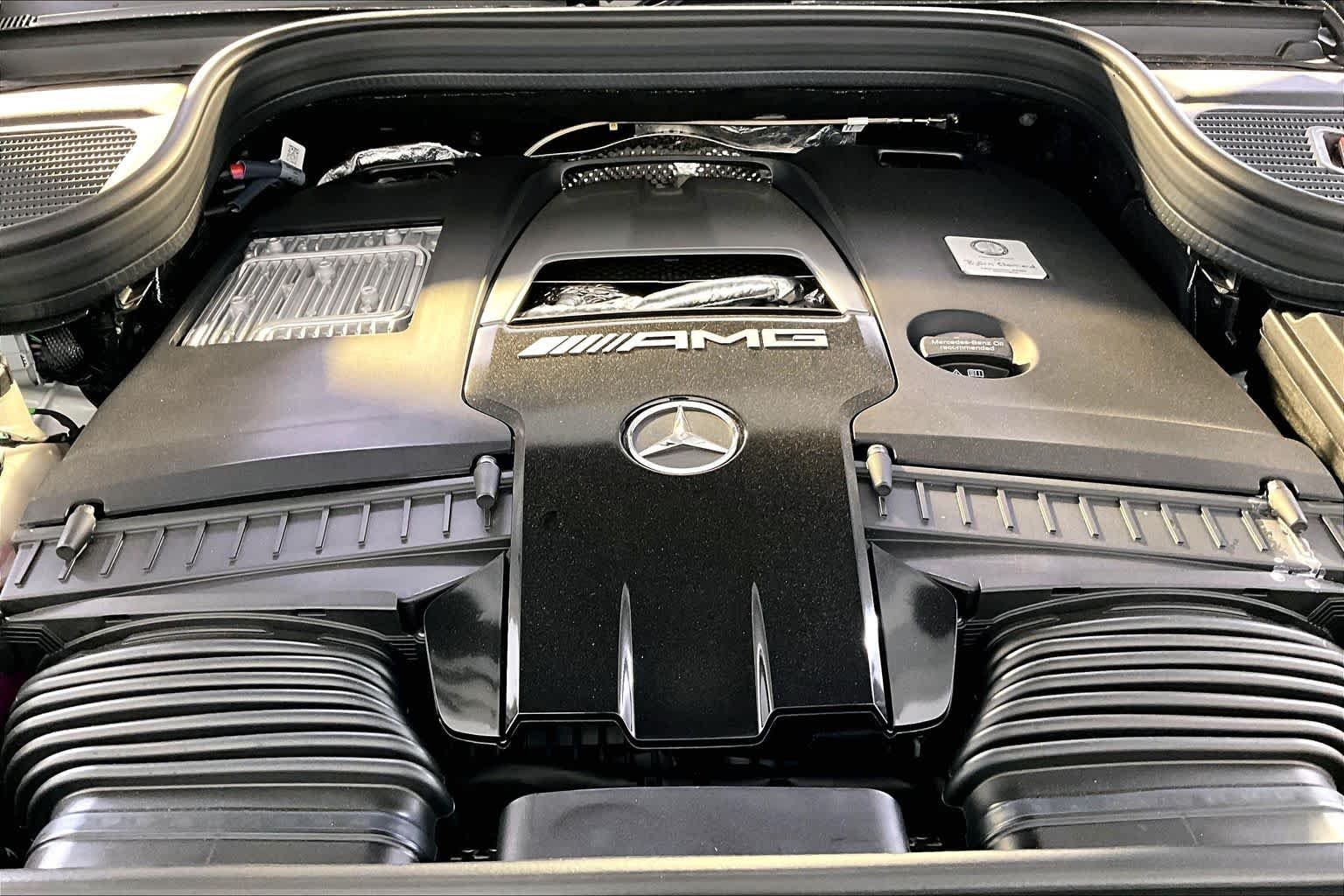 New 2026 MANUFAKTUR Moonlight White Metallic Mercedes-Benz AMG® GLS 63 image 14