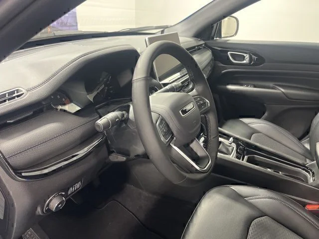 New 2026 Hydro Blue Pearlcoat Jeep Latitude image 9
