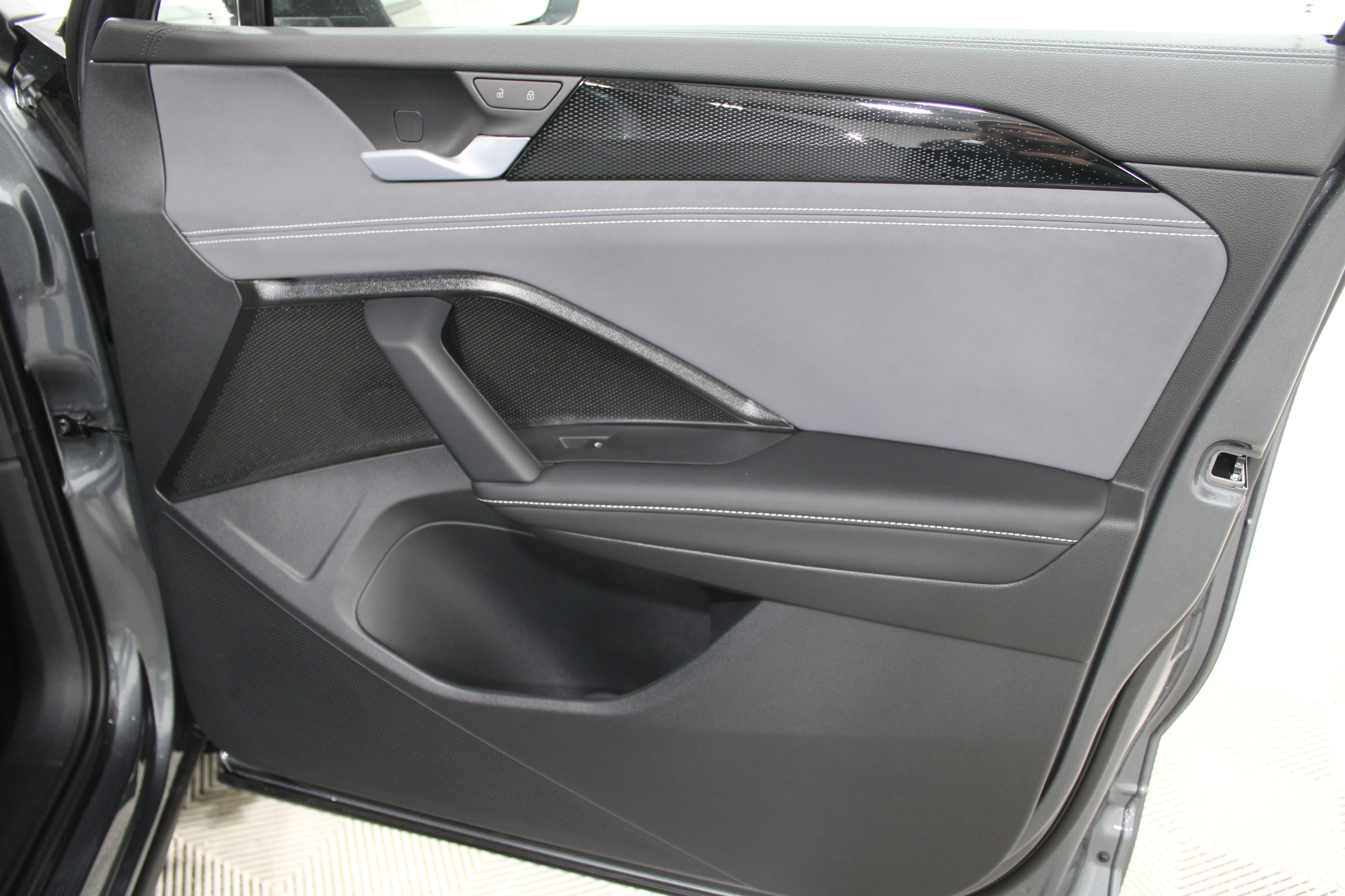 New 2026 Platinum Gray Metallic Volkswagen SE R-Line Black image 24