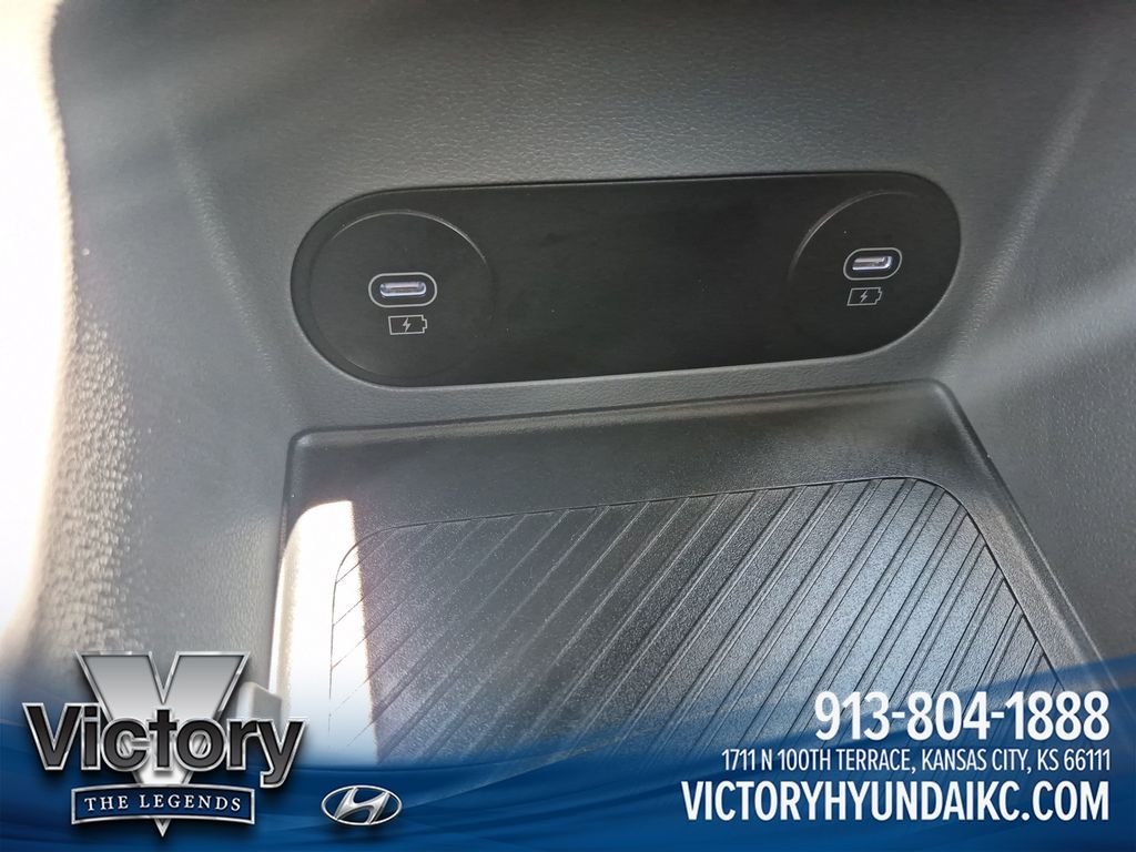 Used 2025 Green Hyundai SE image 31
