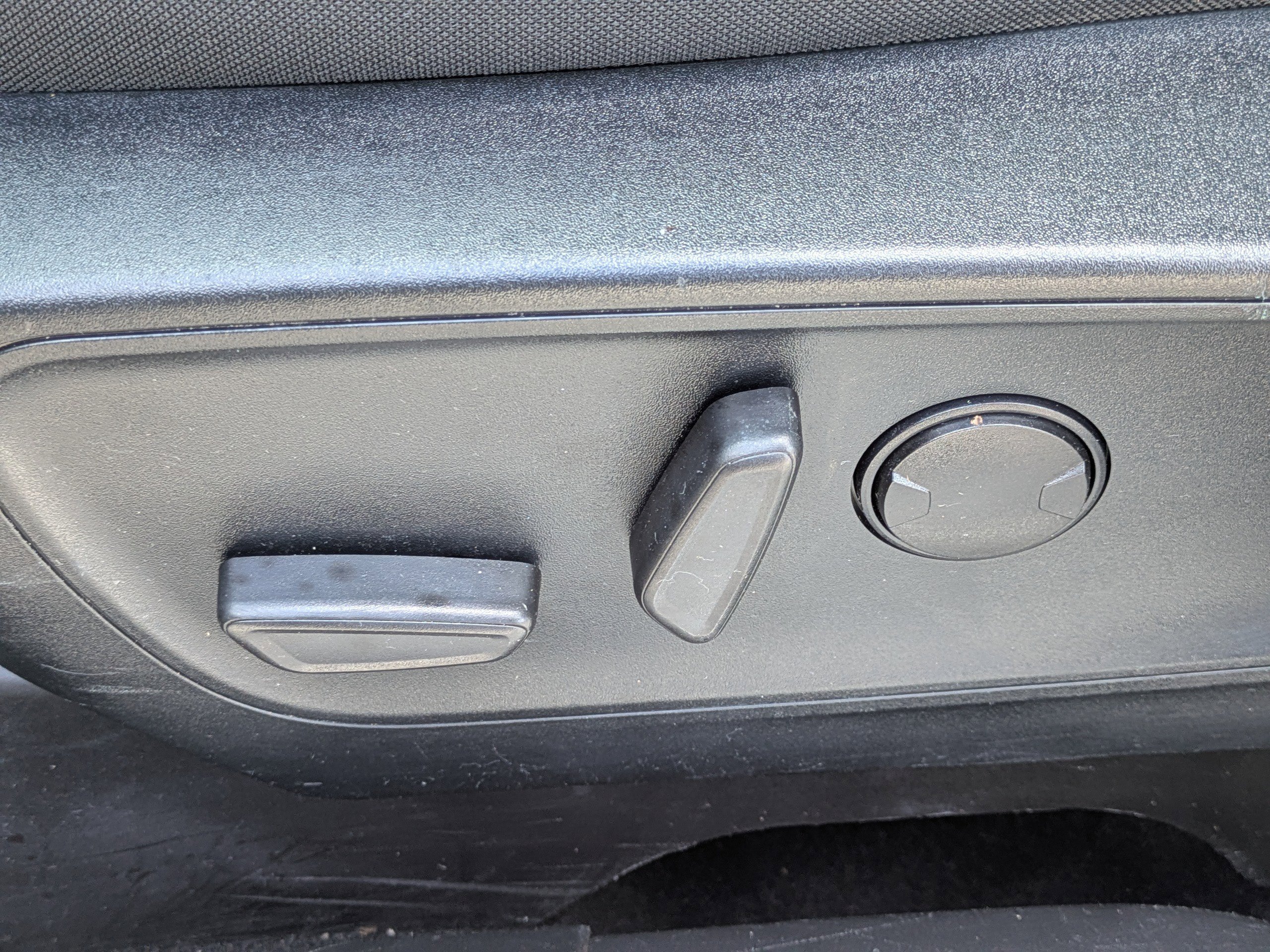 Used 2022  Ford SE image 19
