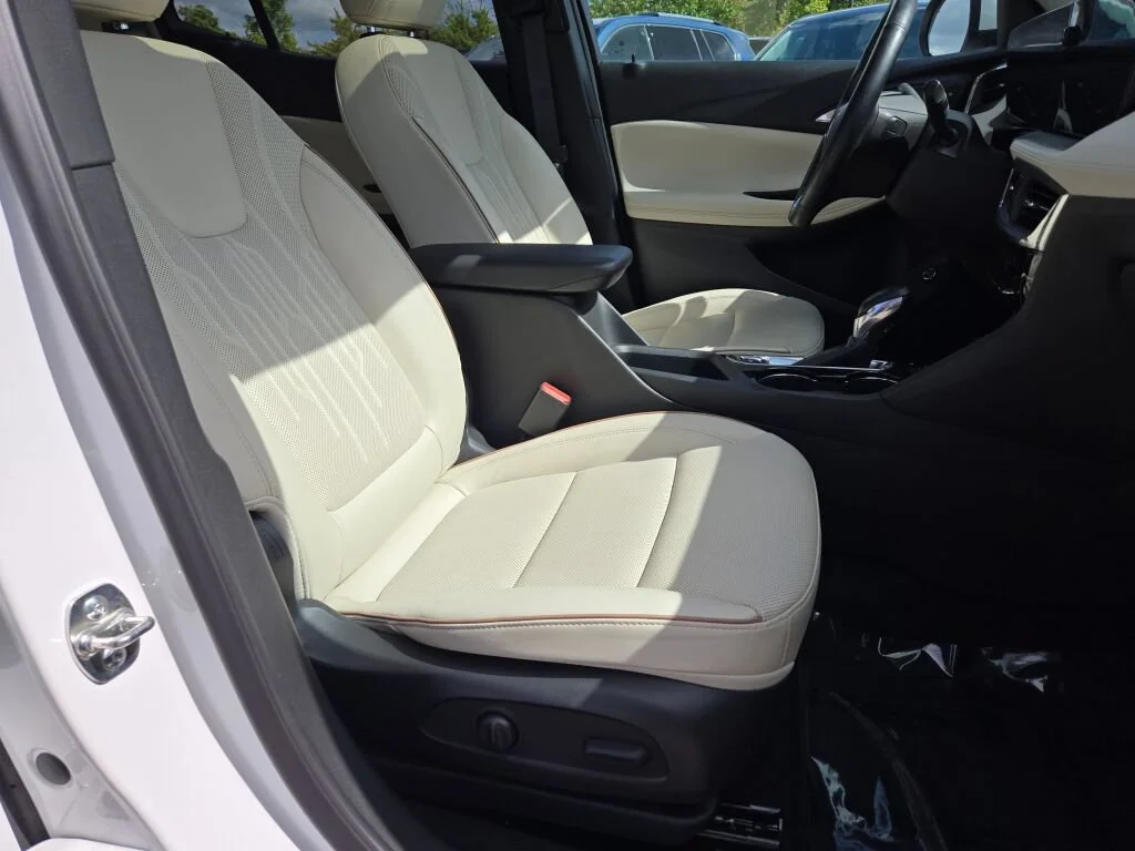 Used 2026 White Buick Avenir image 5