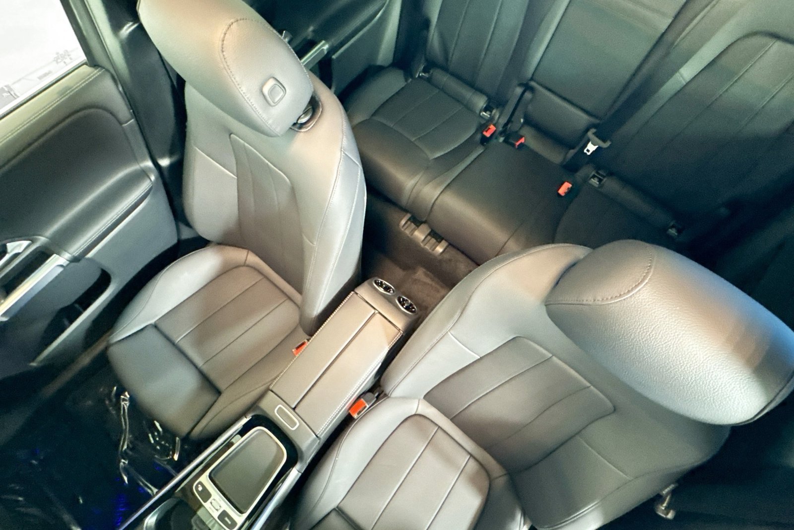 New 2026 Mountain Grey Metallic Mercedes-Benz GLB 250 image 19