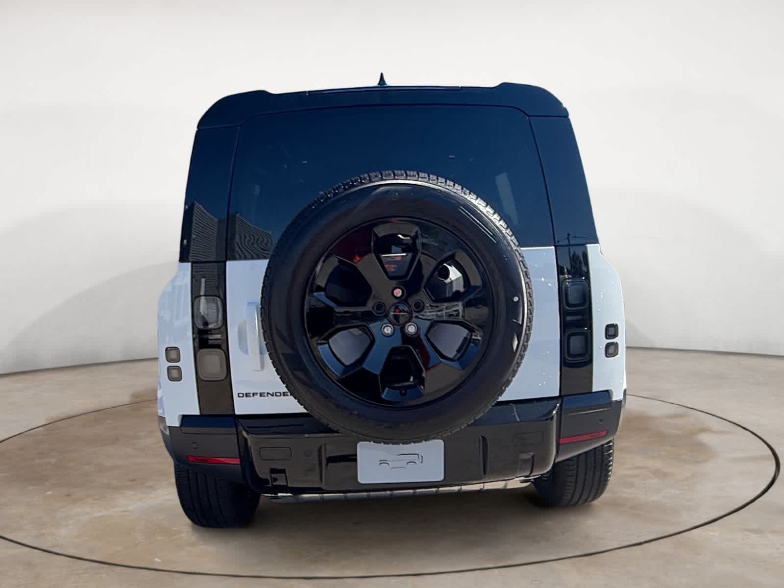 New 2026 Fuji White Land Rover S image 4