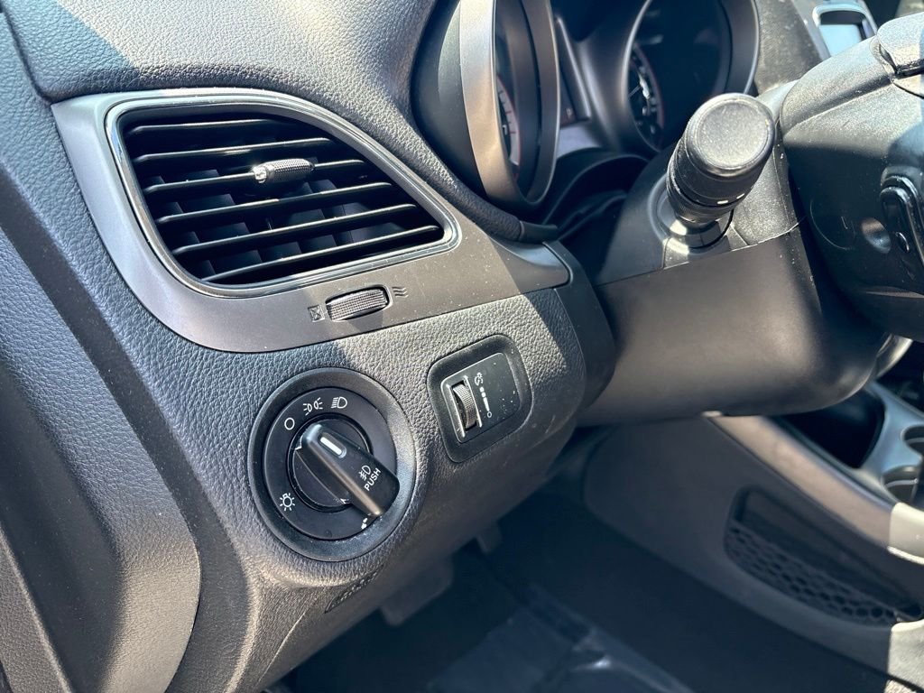 Used 2015 White Dodge Crossroad image 16