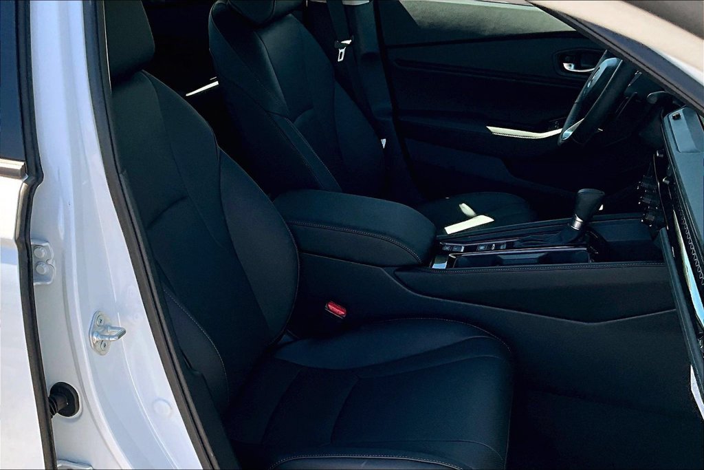 New 2026 Platinum White Pearl Honda Touring image 10