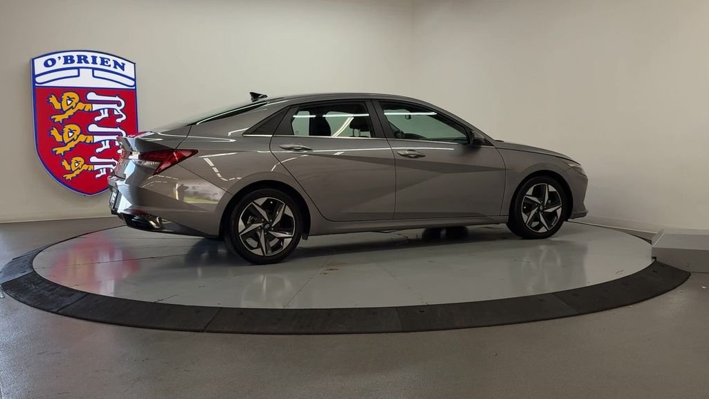Used 2021 Fluid Metal Hyundai SEL image 4