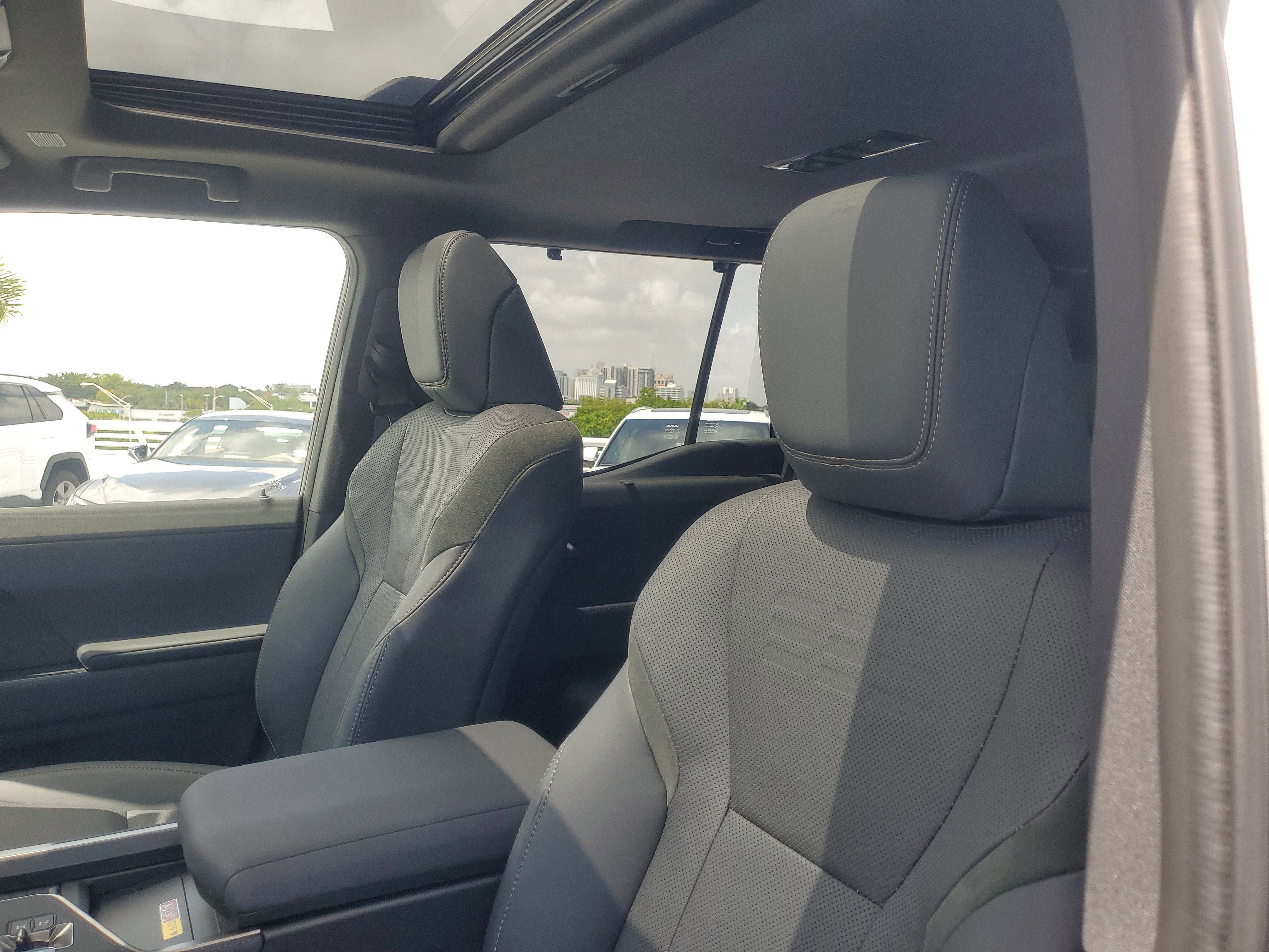 Used 2025 Silver Lexus GX 550 Overtrail+ image 19