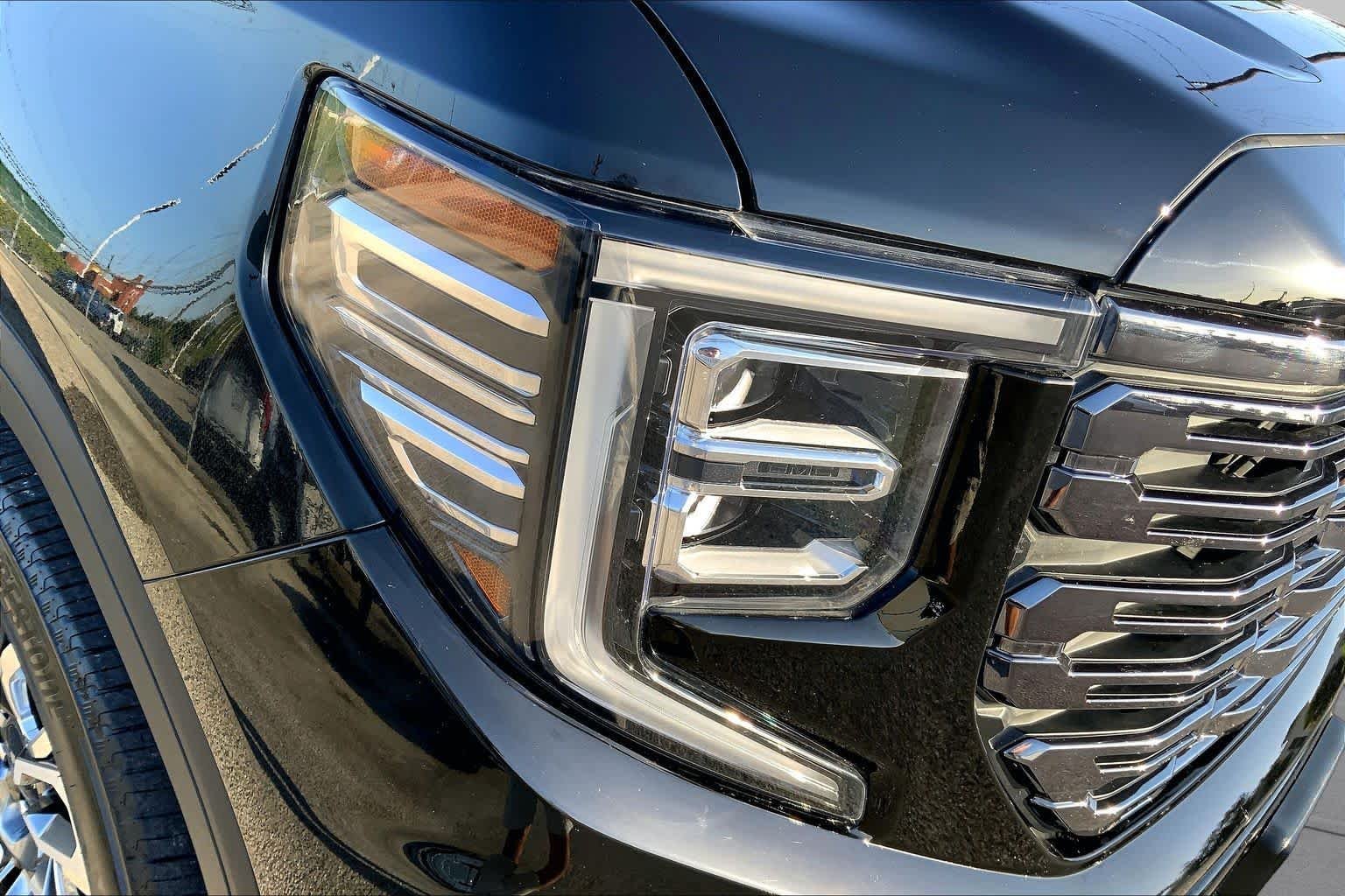 Used 2025 Onyx Black GMC Denali Ultimate image 28