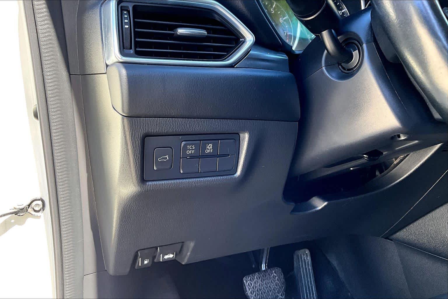 Used 2019 Snowflake White Pearl Mica Mazda Touring image 37