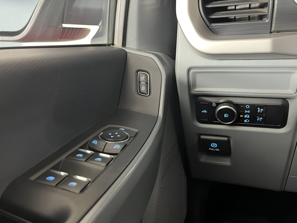 Used 2023  Ford XLT image 23