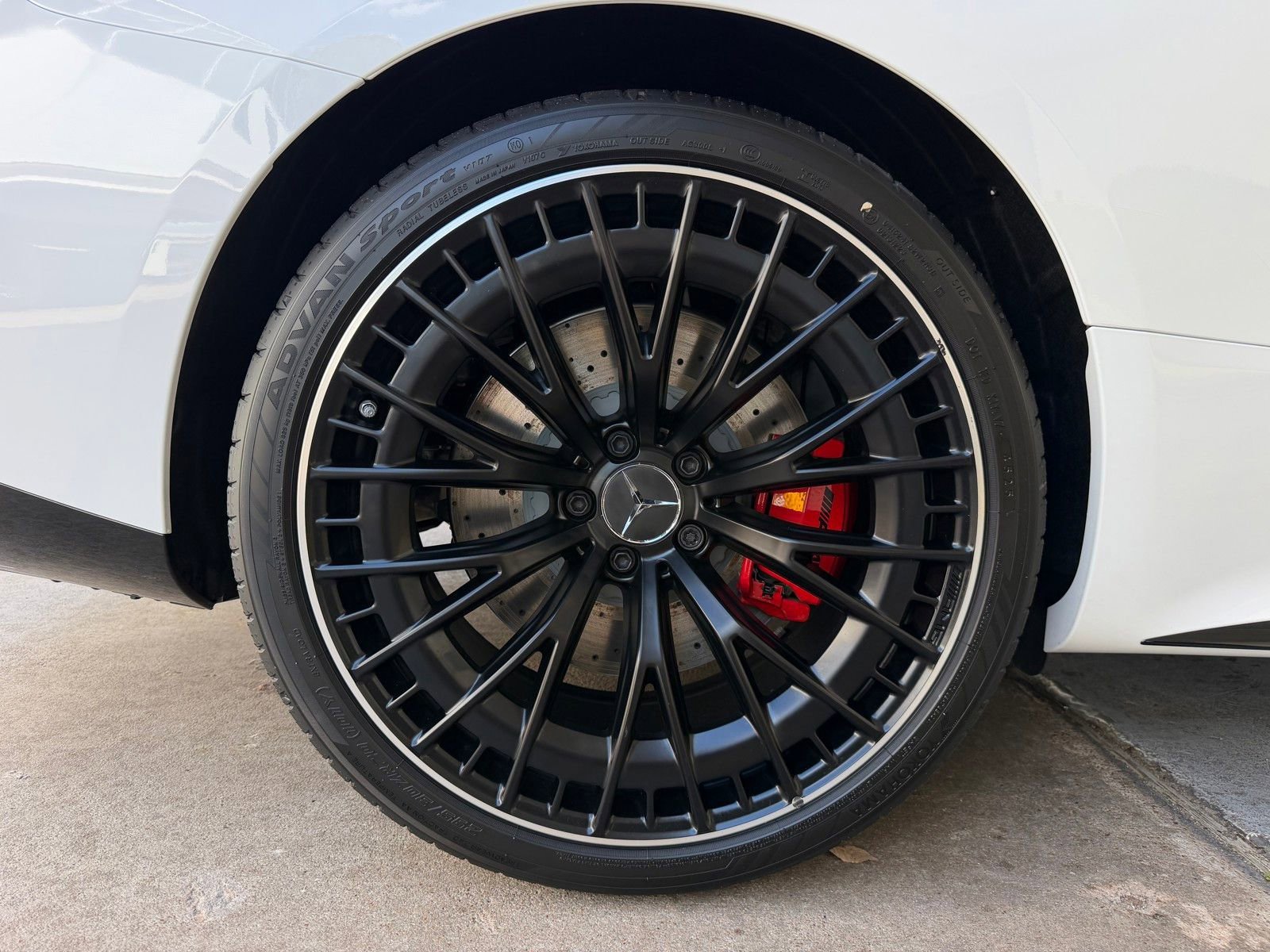 New 2026 MANUFAKTUR Moonlight White Metallic Mercedes-Benz AMG® CLE 53 4MATIC+ Cabriolet image 42