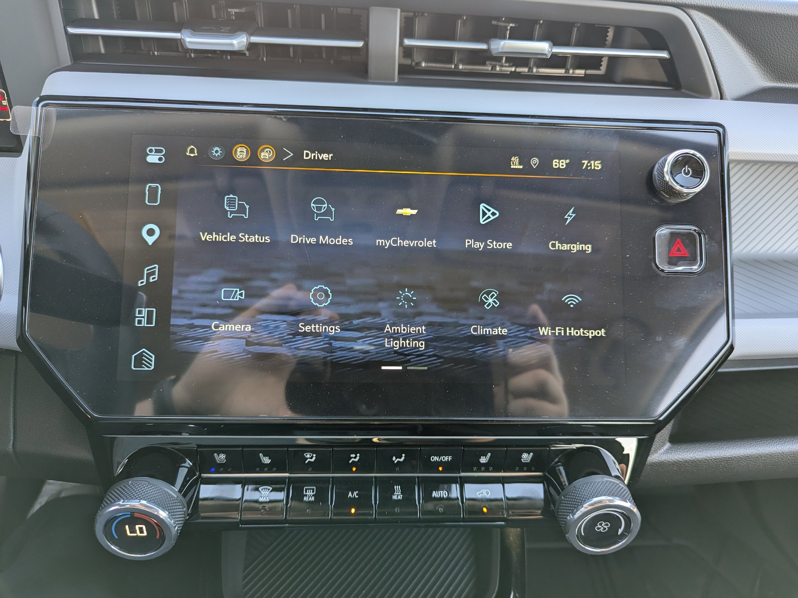 2027 Chevrolet Bolt RS - Photo 17