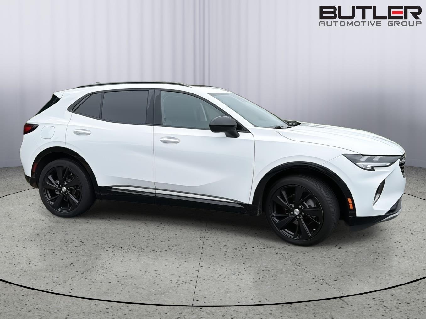 Used 2021 Summit White Buick Essence image 5