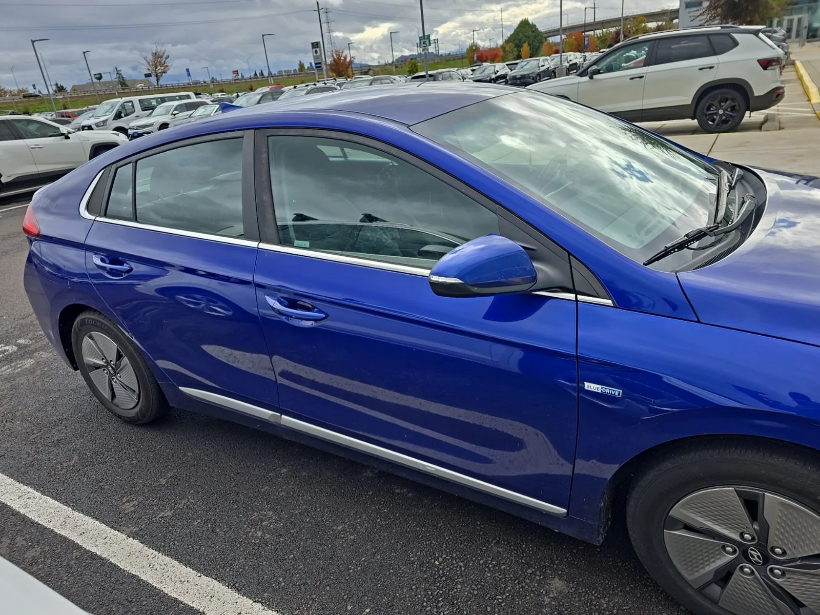 Used 2020 Blue Hyundai SE image 6