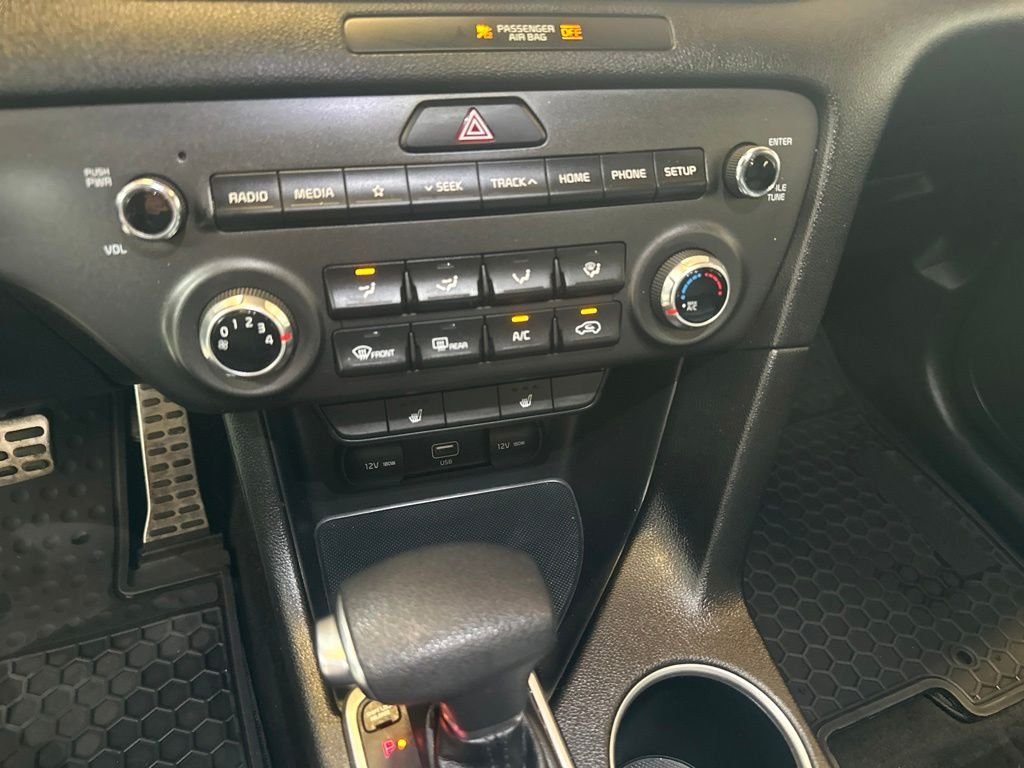 Used 2022 White Kia Nightfall image 19