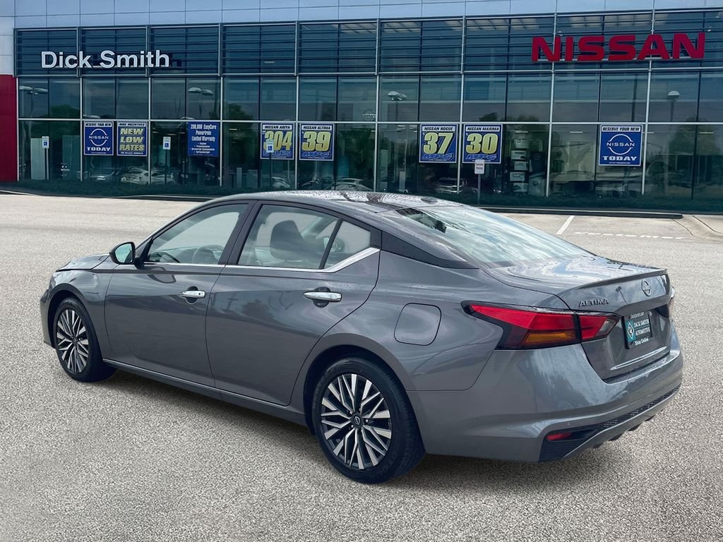 Used 2025 Gray Nissan 2.5 SV image 4