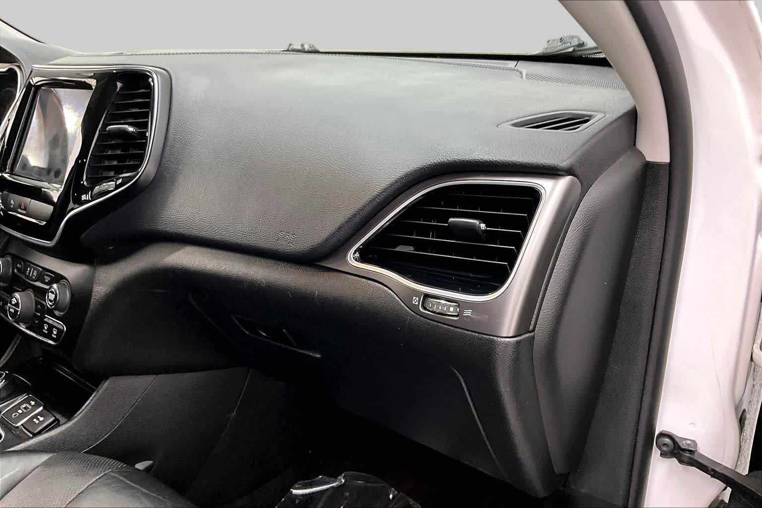 Used 2019 Bright White Clearcoat Jeep Limited image 19