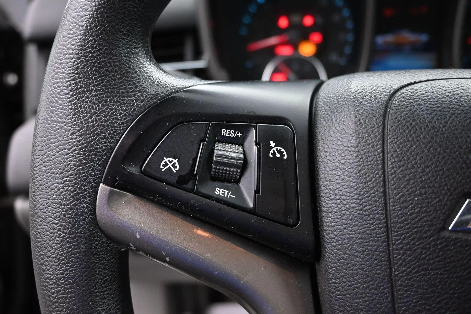 Used 2015 ASHEN GRAY METALLIC Chevrolet LT image 18