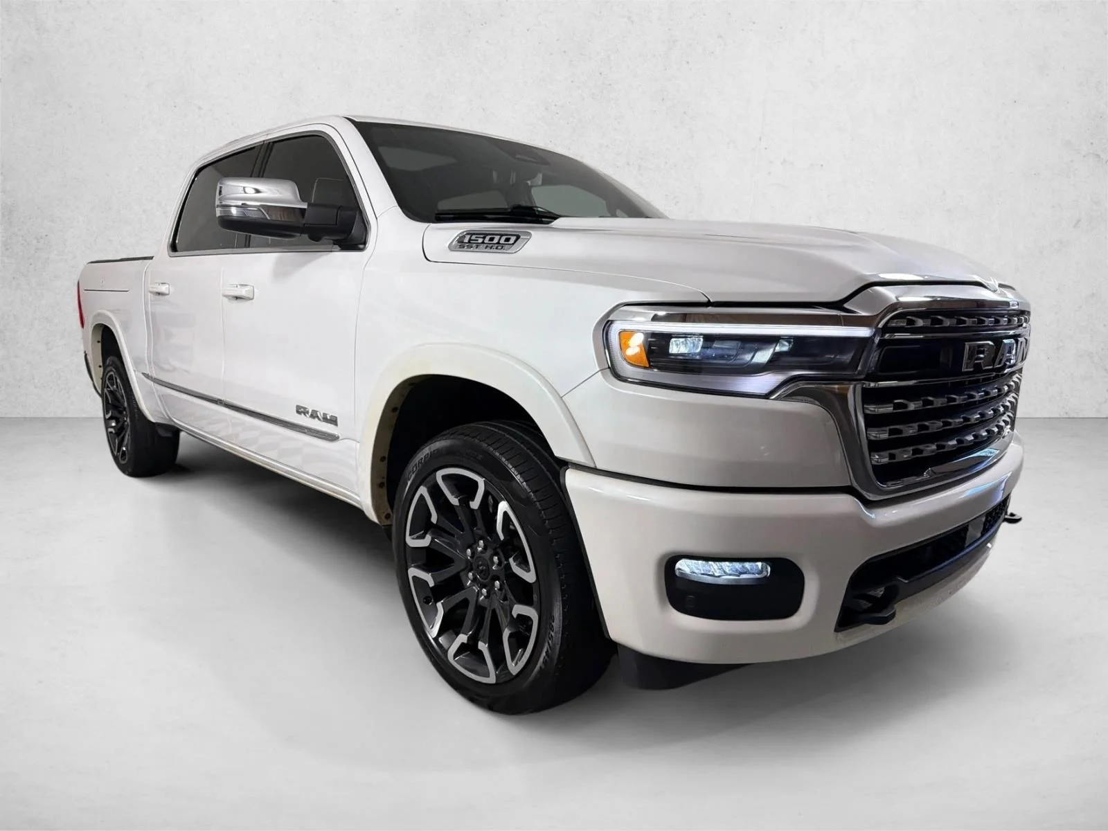 Used 2025 White Ram Limited image 1