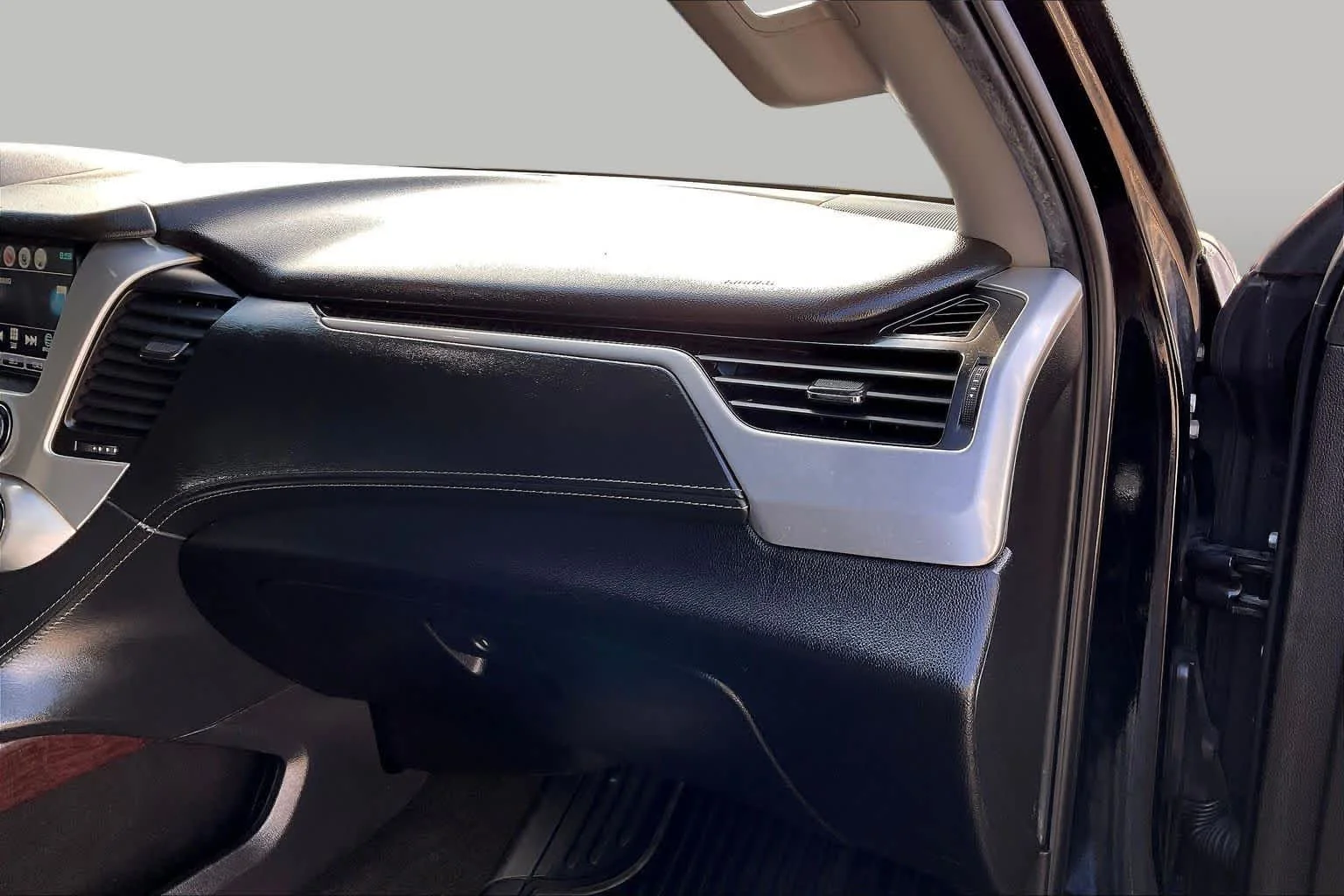 Used 2018 Onyx Black GMC SLE image 16