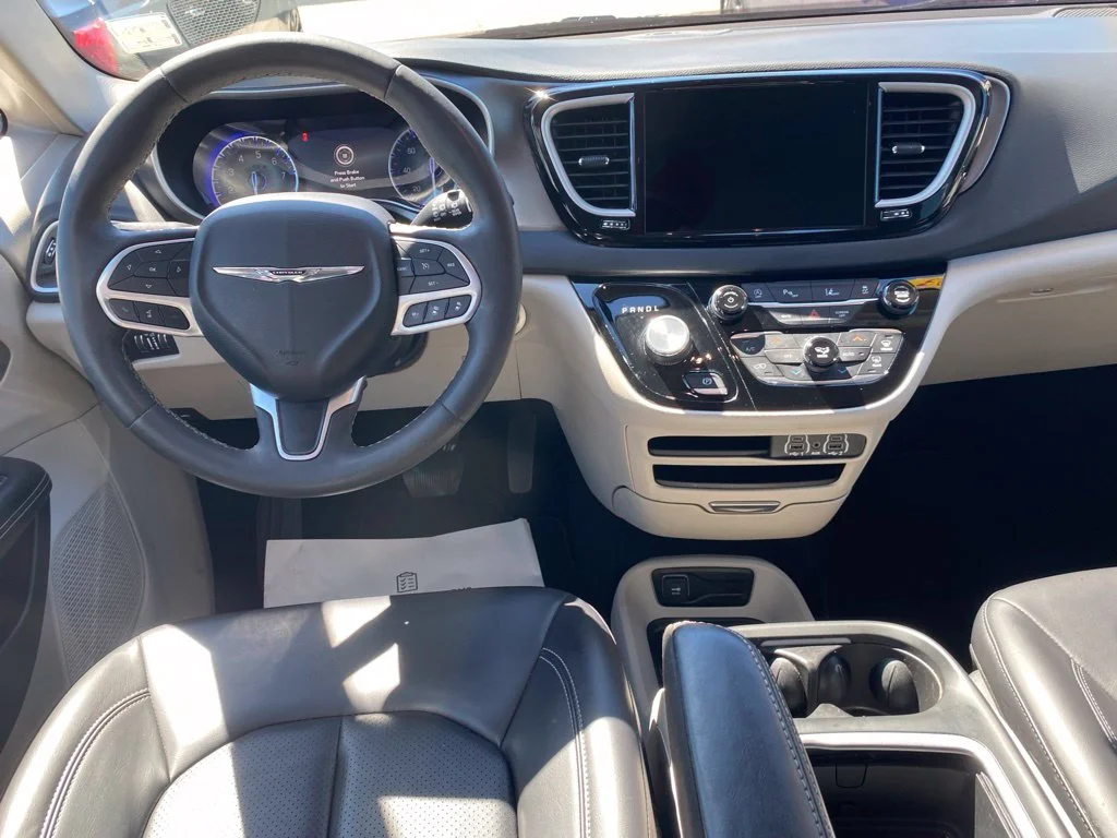 Used 2023 Gray Chrysler Touring L image 9