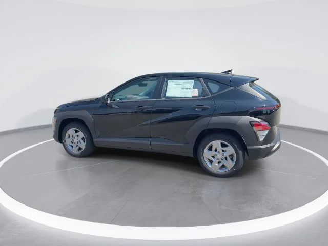 Used 2027 Black Hyundai SE image 6