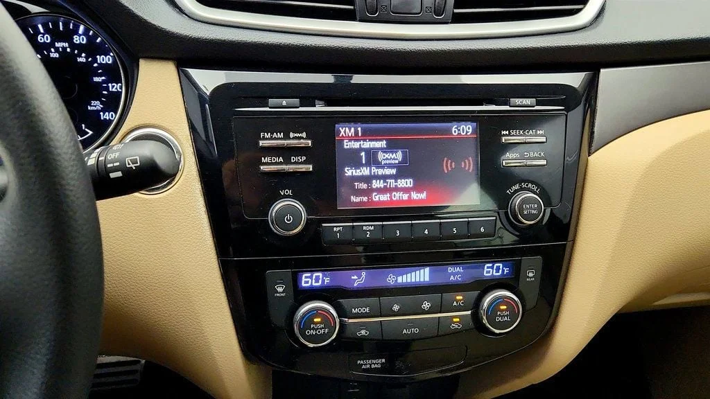 Used 2016 Midnight Jade Nissan AWD 4dr SV image 18