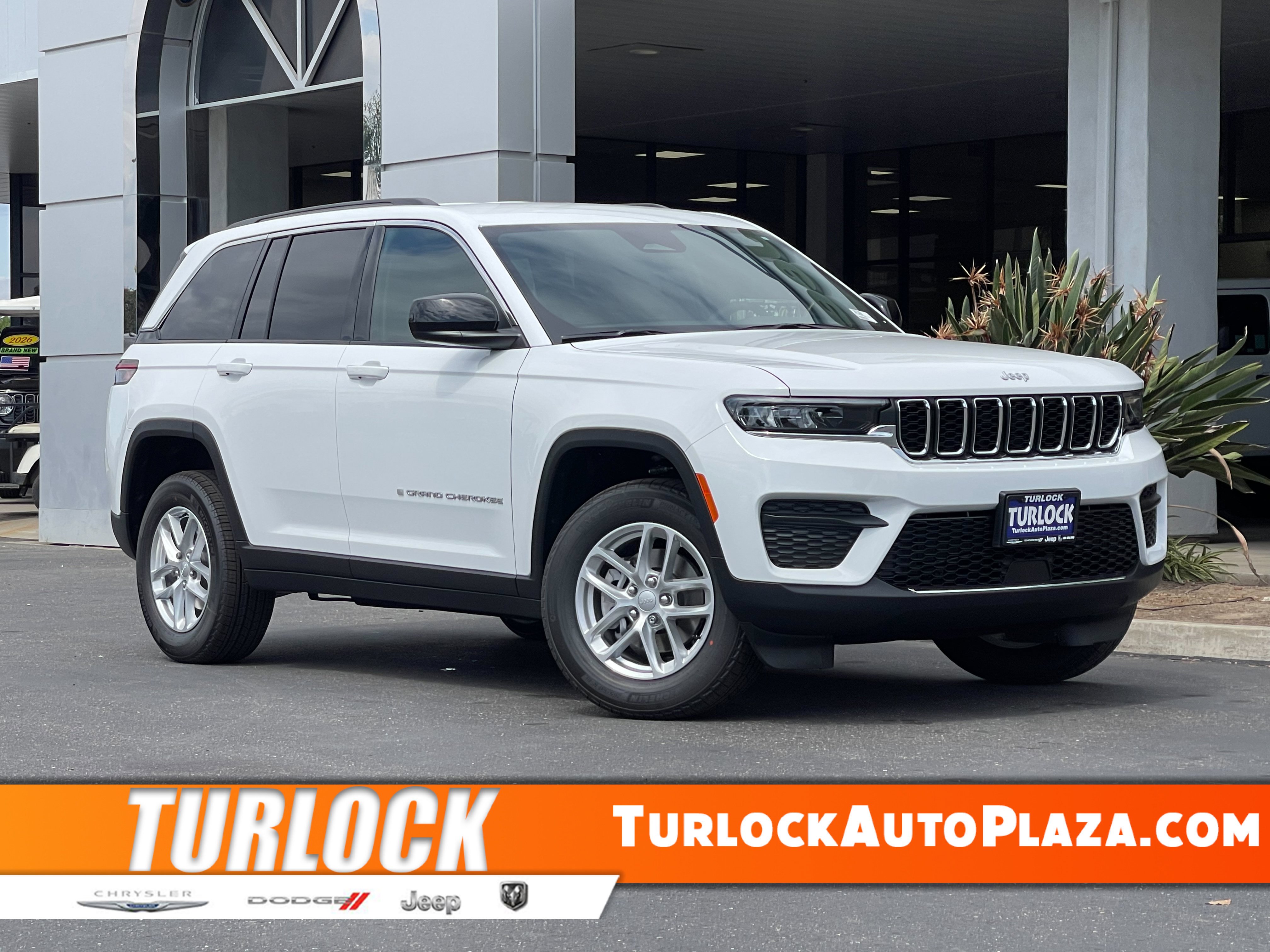 2026 Jeep Grand Cherokee Laredo's photo