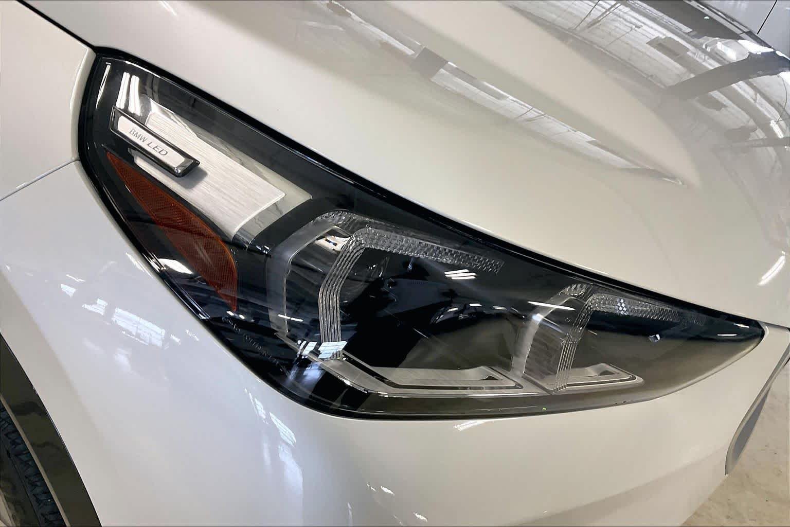 New 2026 Mineral White Metallic BMW xDrive28i image 13