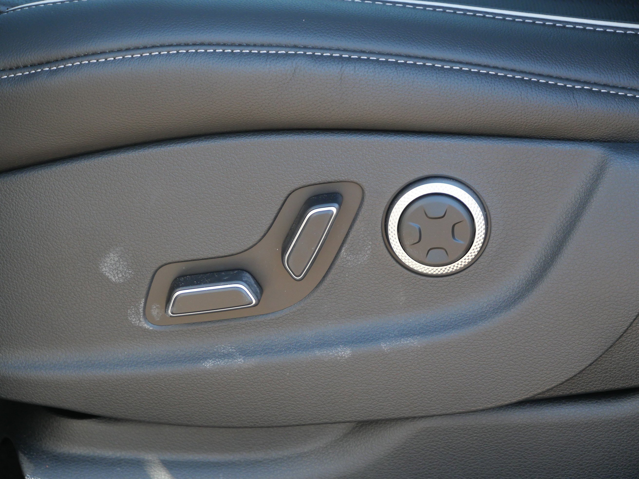 New 2026 Capri Blue Genesis 2.5T Advanced image 7